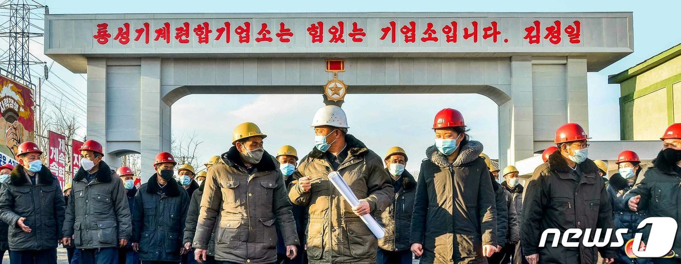 (평양 노동신문=뉴스1) = 북한 노동당 기관지 노동신문은 25일 "룡성기계연합기업소 노동자, 기술자, 일꾼들이 일제히 당세포 총회들과 단위별 궐기모임을 열고 충성의 맹세를 다진 데 이어 중요 대상설비 생산에 진입했다"라고 보도했다. [국내에서만 사용가능. 재배포 금지. DB 금지. For Use Only in the Republic of Korea. Redistribution Prohibited] rodongphoto@news1.kr