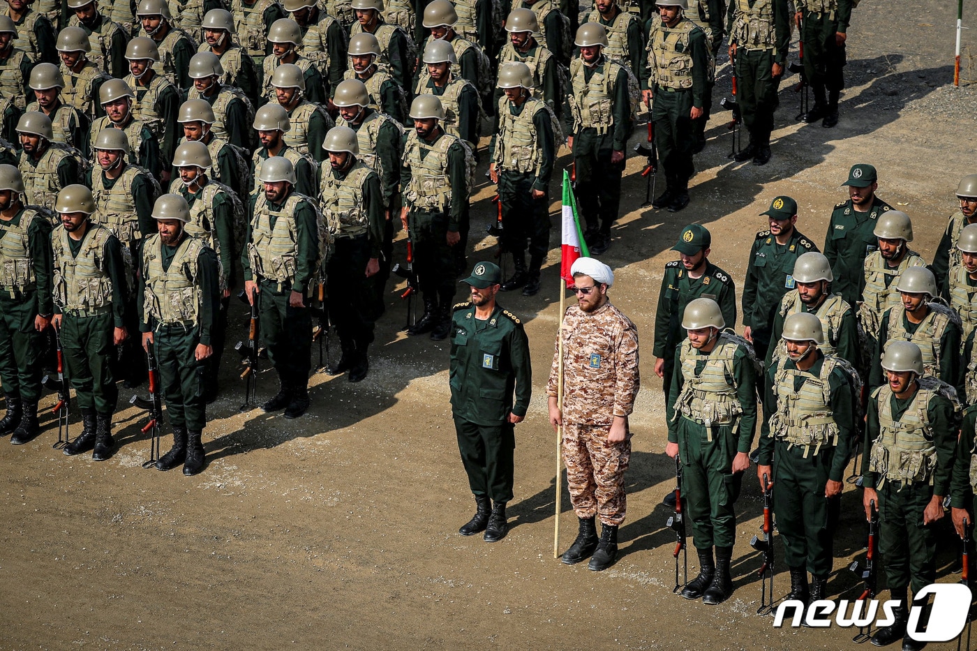 이란 동부 아제르바이잔주&#40;州&#41; 아라스 지역에서 이란 혁명수비대&#40;IRGC&#41; 대원들이 지상군 군사훈련에 임하고 있다. 영국 정부는 2022년 영국 내에서 납치 및 살해 음모를 꾸민 것으로 보고 IRGC를 테러단체로 지정할 예정이다. 2022.10.17 ⓒ 로이터=뉴스1 ⓒ News1 권진영 기자