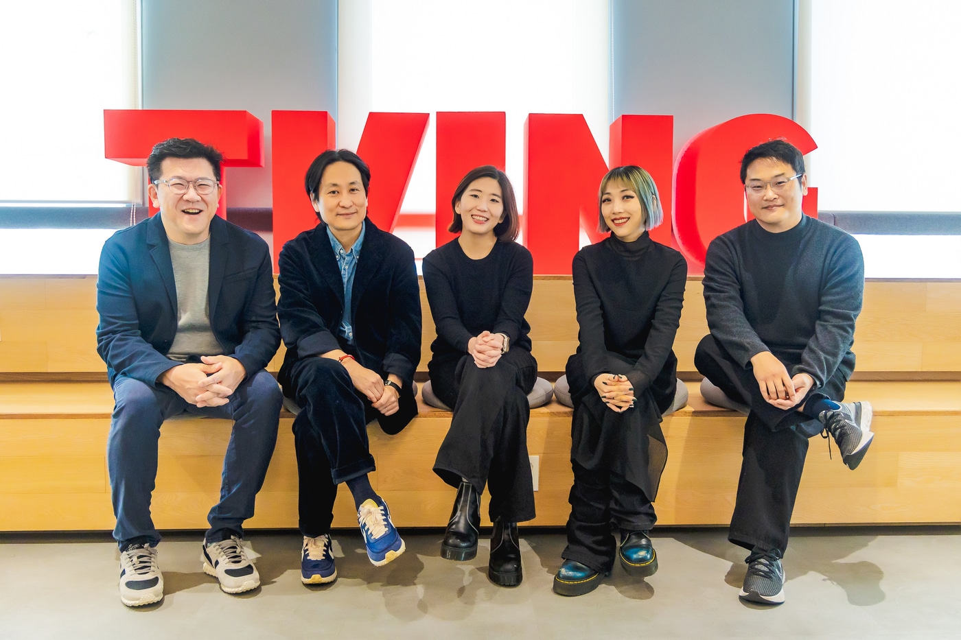 (왼쪽부터)기획 총괄 프로듀서 정형진, 책임 프로듀서 임홍재, 연출 김선형, 이예지, 스토리 총괄 프로듀서 차우진/ 티빙 제공