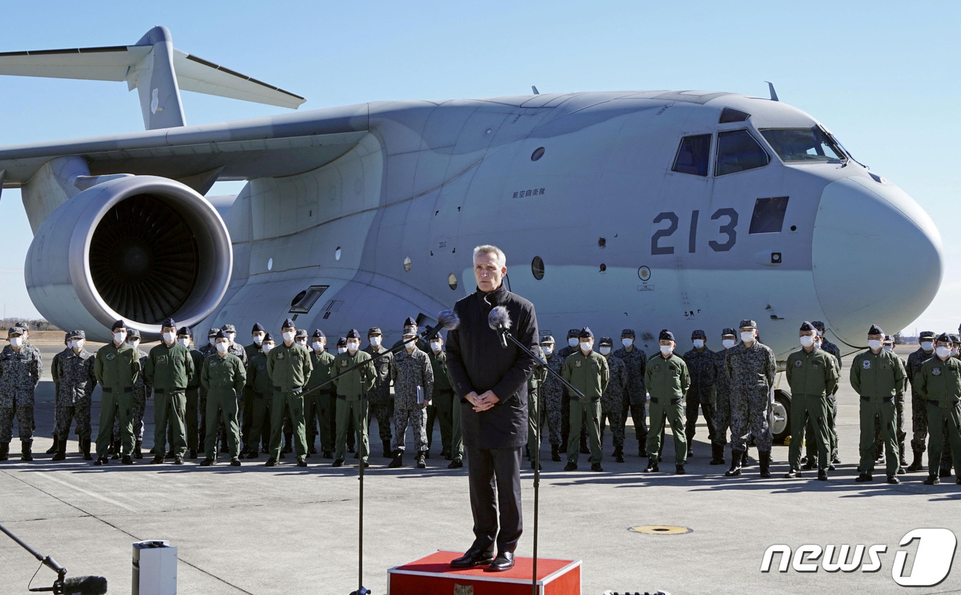 옌스 스톨텐베르그 북대서양조약기구&#40;NATO·나토&#41; 사무총장이 31일 일본 도쿄 북부 사야마 소재 이루마 공군기지에서 연설을 하고 있다. 2023.01.31 ⓒ 로이터=뉴스1 ⓒ News1 정윤미 기자