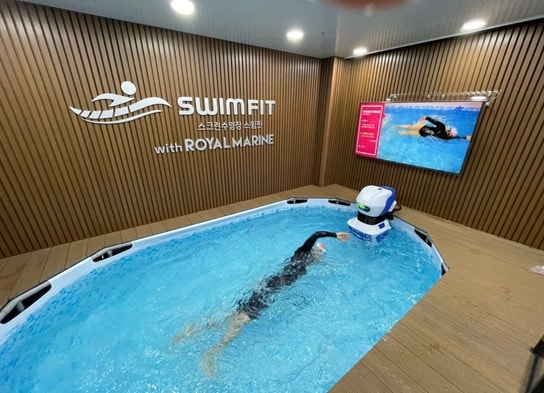 로얄마린 내 설치 된 스윔핏 룸