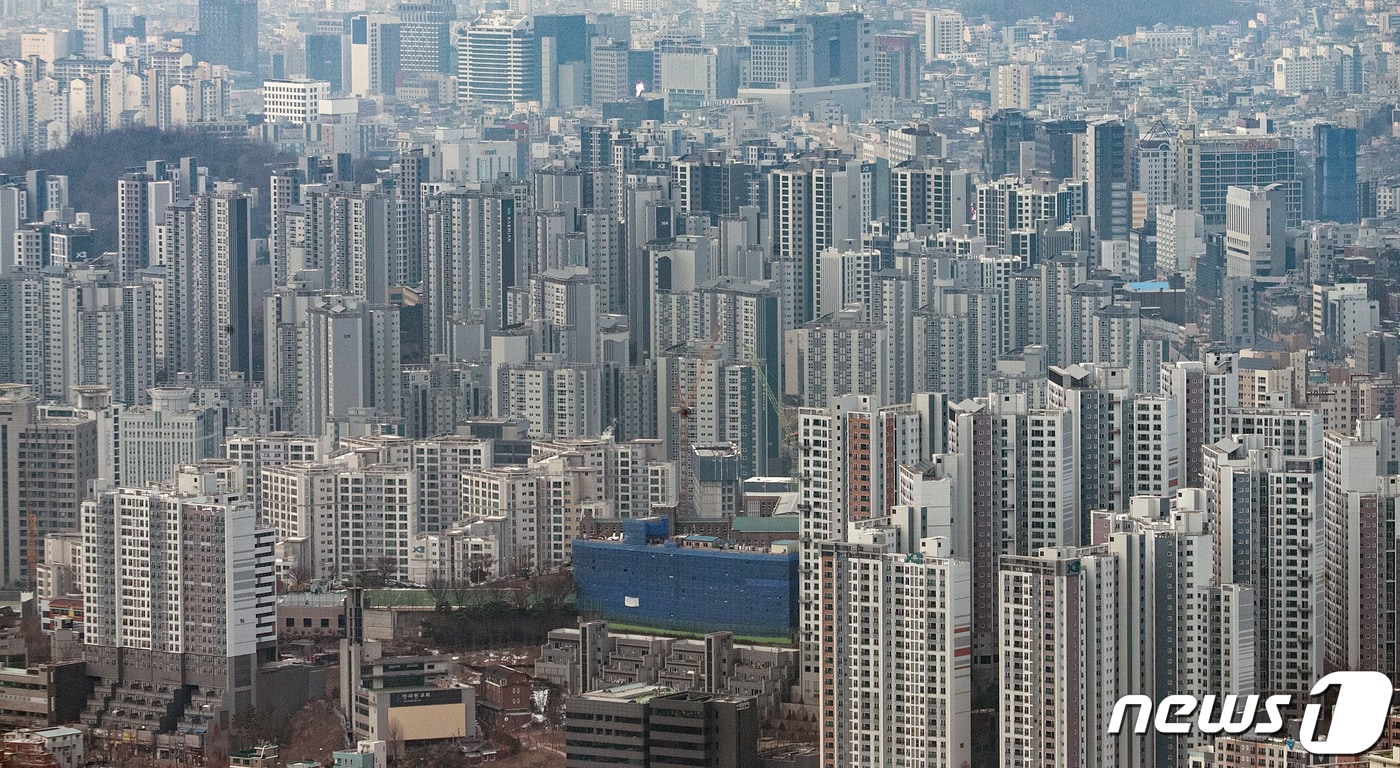  서울 중구 남산에서 바라본 도심의 아파트 단지. 2023.1.5/뉴스1 ⓒ News1 이승배 기자