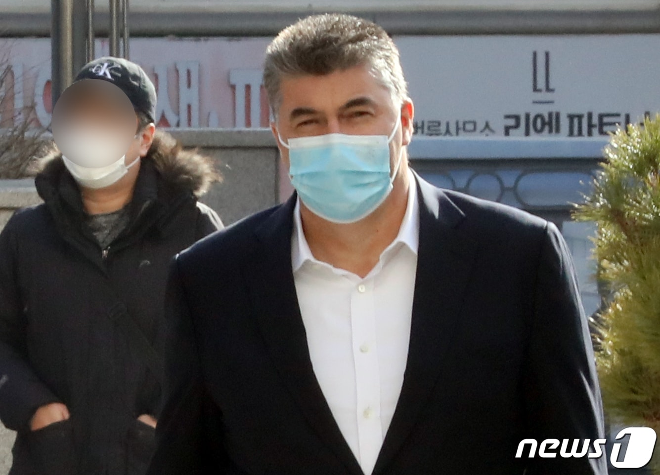 노동자 1719명을 불법 파견한 혐의로 불구속 기소된 카허 카젬 전 한국지엠 사장(현 상하이지엠 총괄본부장)2022.1.9/뉴스1 ⓒ News1 정진욱 기자