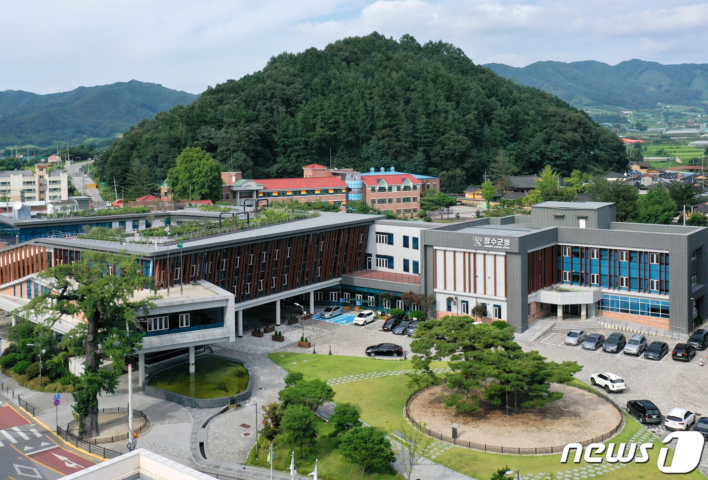 전북 장수군은 지역 내 외국인 아동에 대한 보육료 지원사업을 실시한다고 11일 밝혔다.장수군청사 전경. 2023.10.11/뉴스1