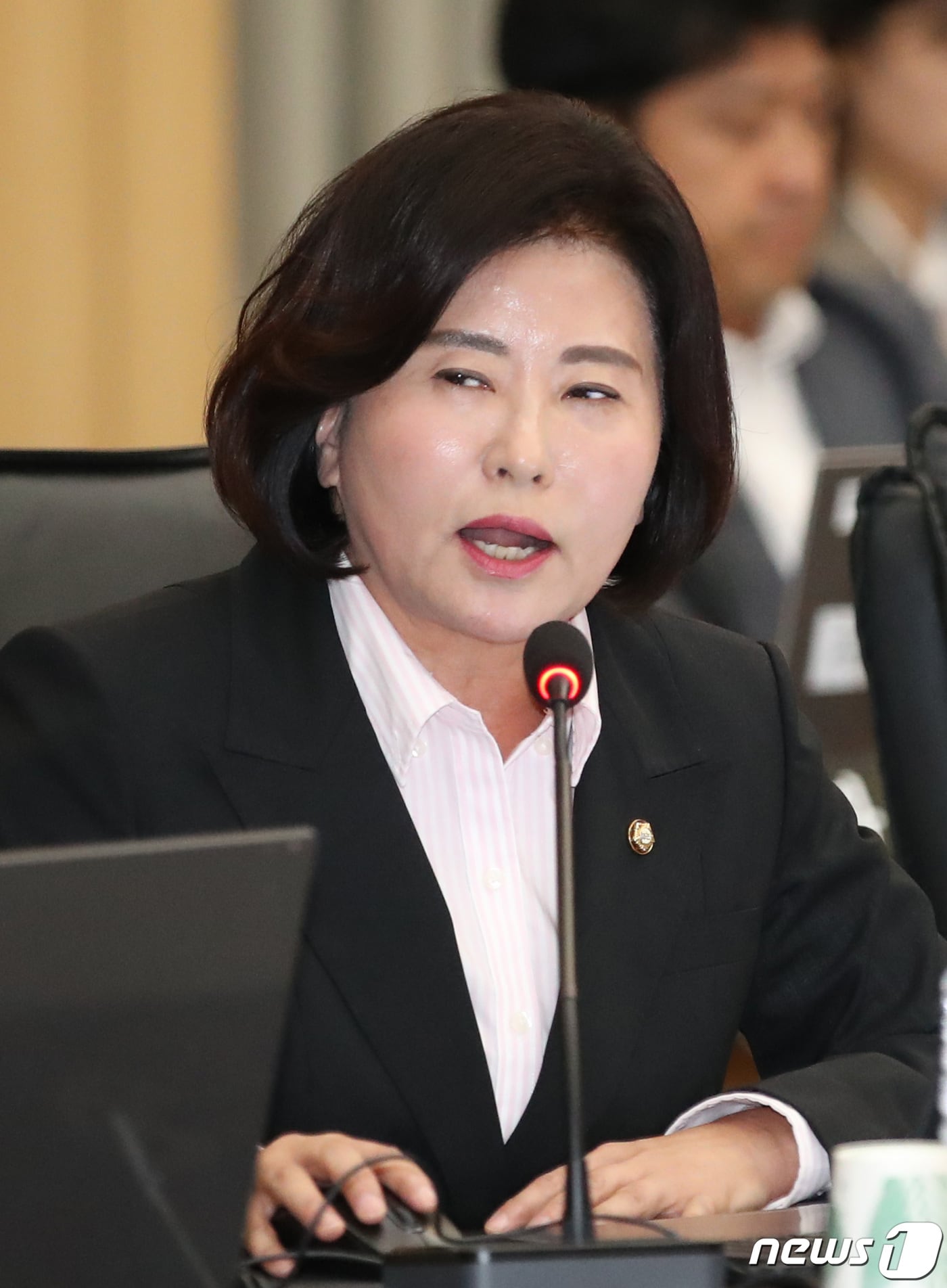 양경숙 더불어민주당 의원이 12일 오전 정부대전청사에서 열린 국회 기획재정위의 관세청, 통계청, 조달청에 대한 국정감사에서 질의하고 있다. 2023.10.12/뉴스1 ⓒ News1 김기태 기자