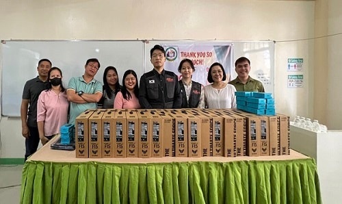 국제구호개발 NGO 굿피플은 필리핀 앙헬레스 시 노스빌에 위치한 '노스빌 15지역 종합학교’에 컴퓨터 교육을 위한 노트북을 지원했다. (사진제공 = 굿피플)