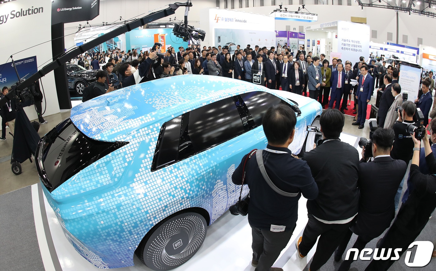 대구시는 11일 산업통상자원부의 '실도로 인프라 연계 자율주행 오픈이노베이션 생태계 구축' 과제 공모사업에 선정됐다고 밝혔다. 사진은 2023년 10월 대구에서 열린 '2023 대한민국 미래모빌리티 엑스포'. (사진은 기사 내용과 무관함) 2023.10.19/뉴스1 ⓒ News1 자료 사진