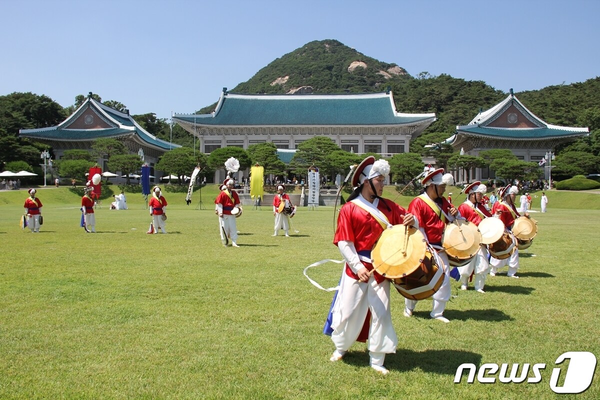 광주시립광지원농악단이 26~28일 청와대서 국립국악원과 콜라보 공연을 선보인다.(광주시 제공)