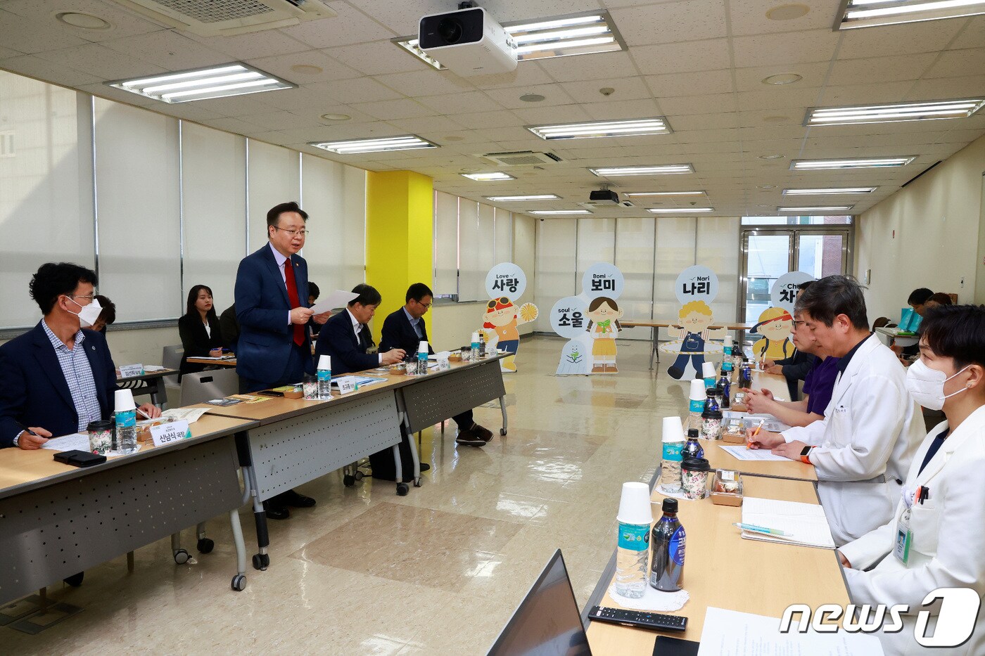 지난 2023년 10월 20일 조규홍 보건복지부 장관이 인천 서구 참사랑병원을 방문해 관계자에게 마약류 중독 치료 현장 의견을 들으며 발언하고 있다. (보건복지부 제공) /뉴스1