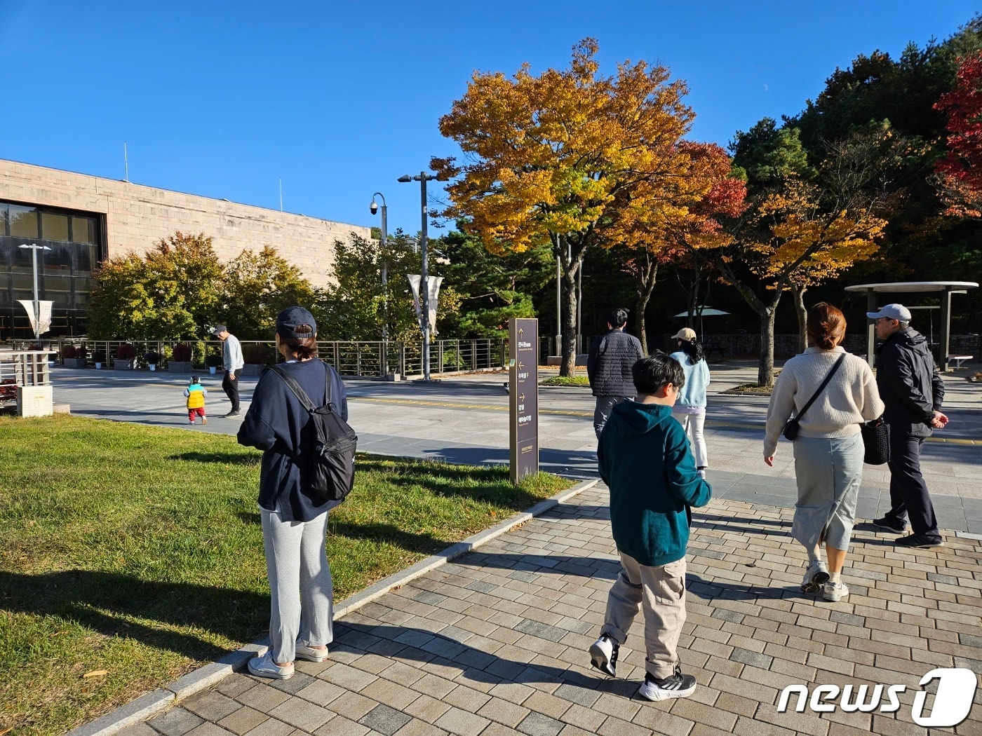 토요일인 21일 오후 강원 국립춘천박물관에 전시를 보려는 시민들의 발길이 이어졌다.2023.10.21 한귀섭 기자