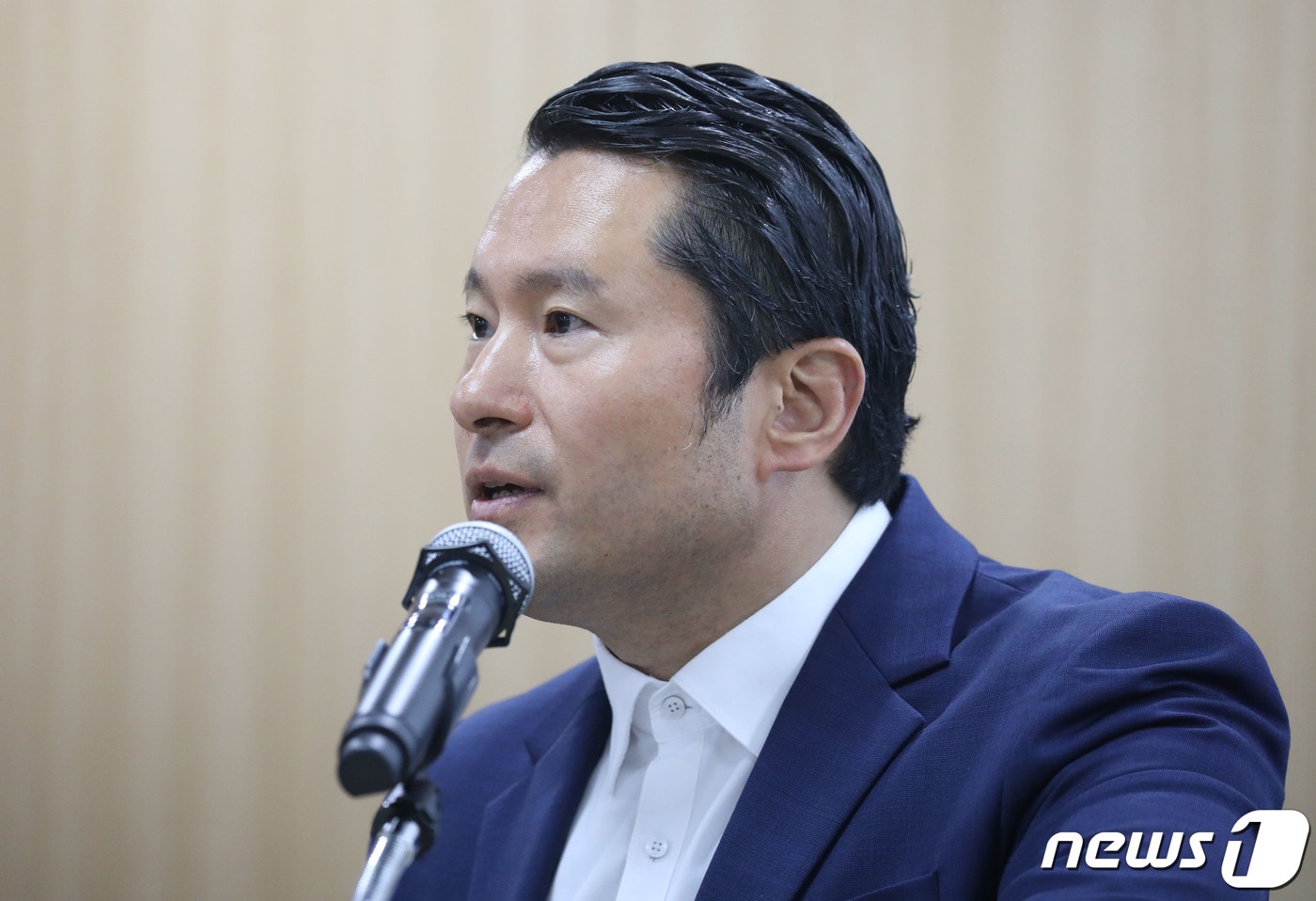 이화영 전 경기도 평화부지사측 변호인 김현철 변호사가 지난해 10월23일 오전 경기 수원시 영통구 경기도의회 브리핑룸에서 재판부 기피신청 관련 기자회견을 하고 있다. 2023.10.23/뉴스1 ⓒ News1 김영운 기자