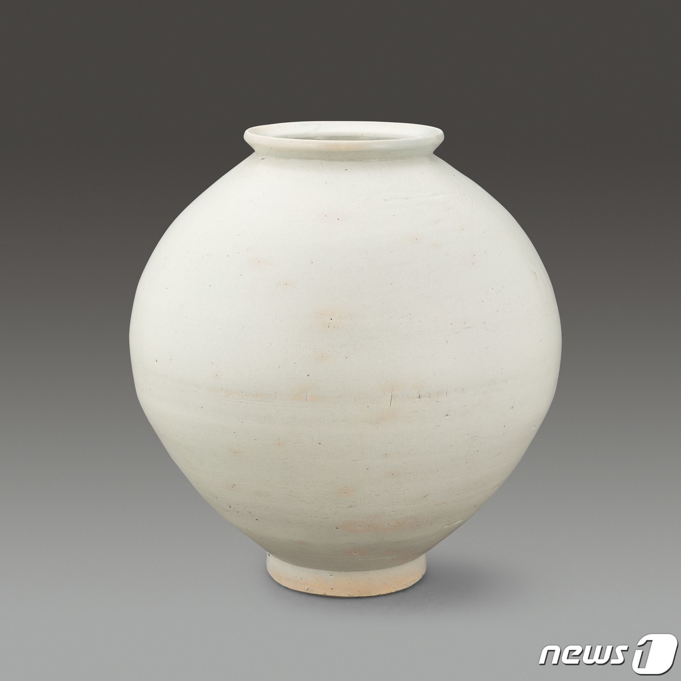 달항아리. (서울옥션 제공)2023.10.25/뉴스1 ⓒ News1 김일창 기자