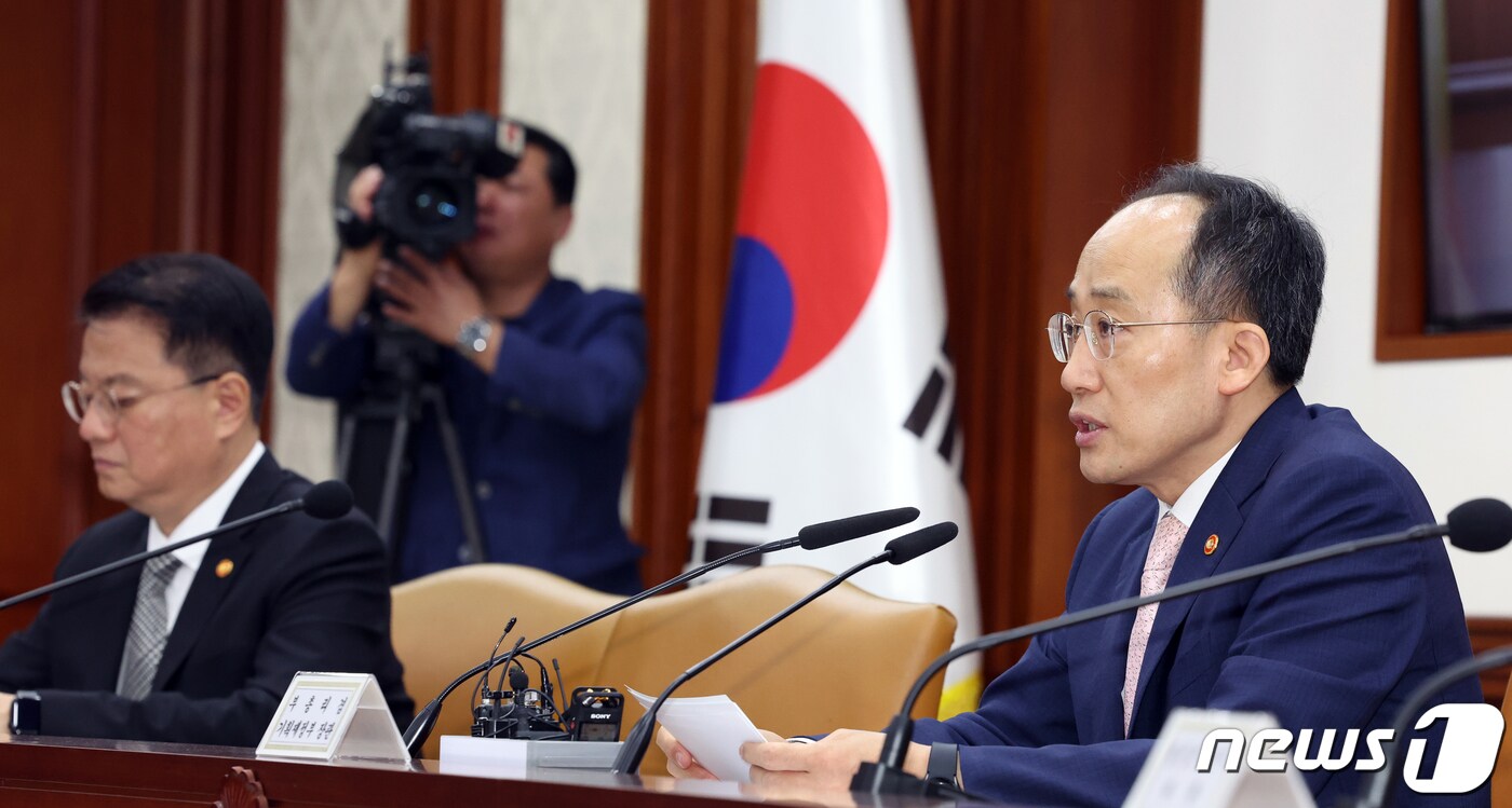 추경호 경제부총리 겸 기획재정부 장관이 5일 오전 서울 종로구 세종대로 정부서울청사에서 열린 비상경제장관회의에서 모두 발언을 하고 있다. 2023.10.5/뉴스1 ⓒ News1 김명섭 기자