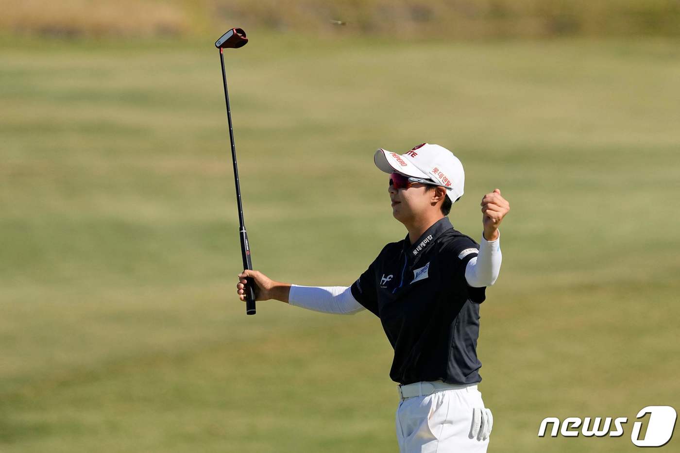 김효주가 8일(현지시간) 텍사스주 더콜로니의 올드 아메리칸 골프 클럽에서 열린 LPGA 투어 어센던트 LPGA서 와이어 투 와이어 우승으로 시즌 첫 우승이자 통산 6번째 우승을 한 뒤 기뻐하고 있다. 2023.10.9 ⓒ AFP=뉴스1 ⓒ News1 우동명 기자