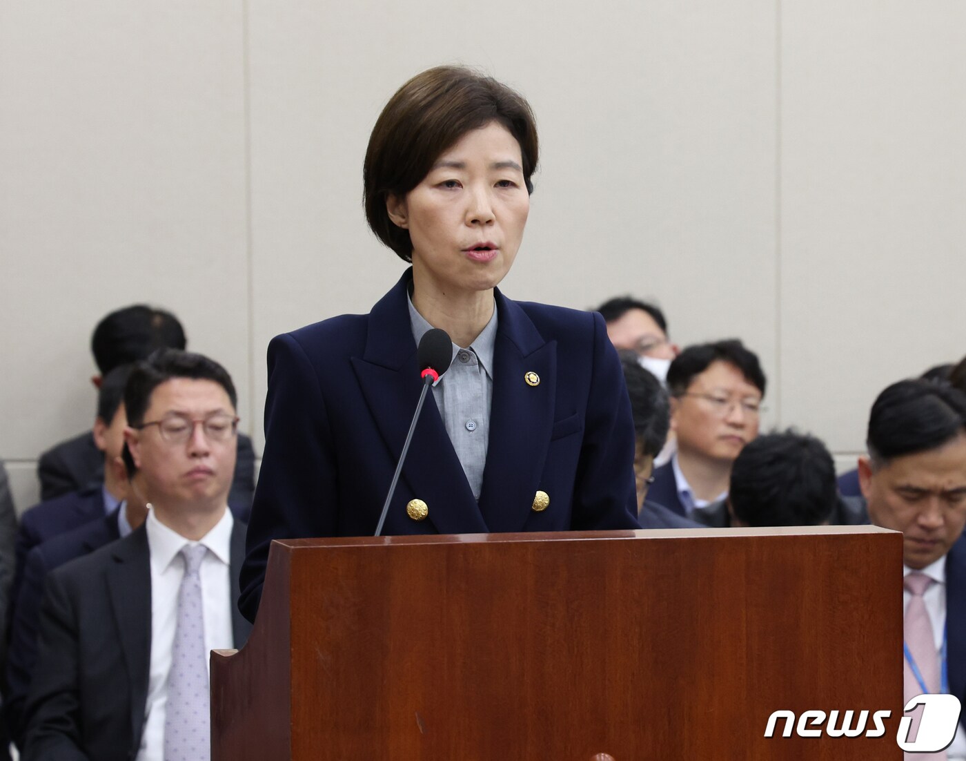 조성경 과학기술정보통신부 1차관이 1일 오후 서울 여의도 국회에서 열린 과학기술정보방송통신위원회 전체회의에서 예산안 제안설명을 하고 있다. 2023.11.1/뉴스1 ⓒ News1 송원영 기자