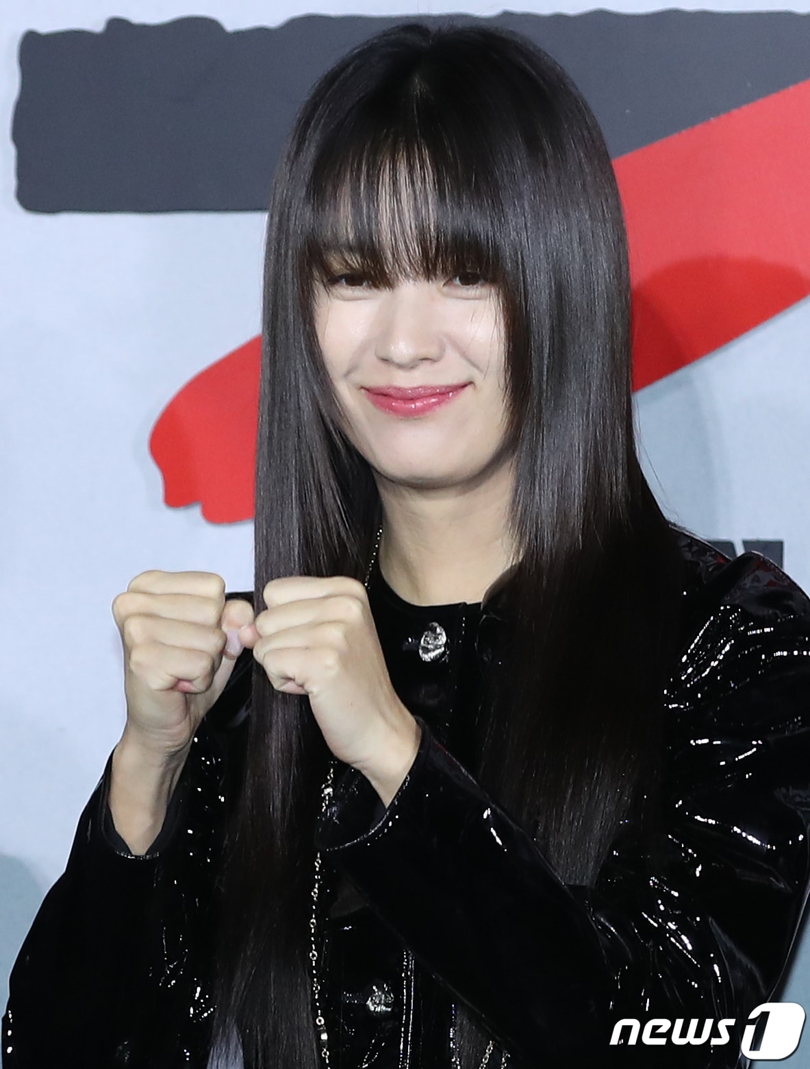 배우 한효주가 14일 서울 용산구 CGV 용산아이파크몰에서 열린 넷플릭스 영화 '독전2‘(감독 백종열) 제작보고회에서 포즈를 취하고 있다. '독전2'는 용산역에서 벌인 지독한 혈투 이후, 여전히 이선생을 쫓는 원호(조진웅 분)와 사라진 락(오승훈 분), 다시 나타난 브라이언(차승원 분)과 사태 수습을 위해 중국에서 온 큰칼(한효주)의 독한 전쟁을 그린 범죄 액션 영화다. 2023.11.14/뉴스1 ⓒ News1 권현진 기자