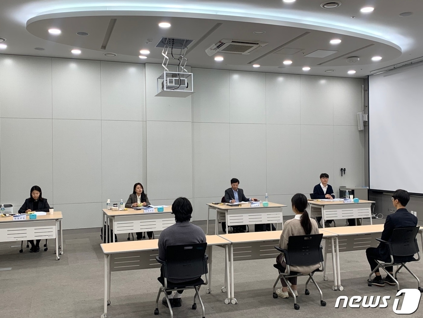 부산항국제전시컨벤션센터에서 지역 청년을 대상으로 모의면접이 진행되고 있다. (부산항만공사 제공)