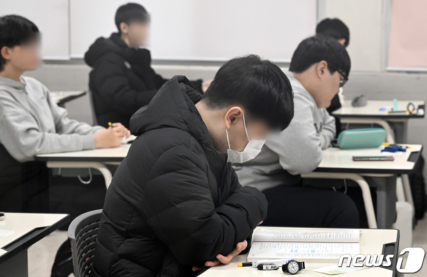 한 고등학교에서 수험생들이 수능 시작을 기다리고 있다. (사진공동취재단) /뉴스1