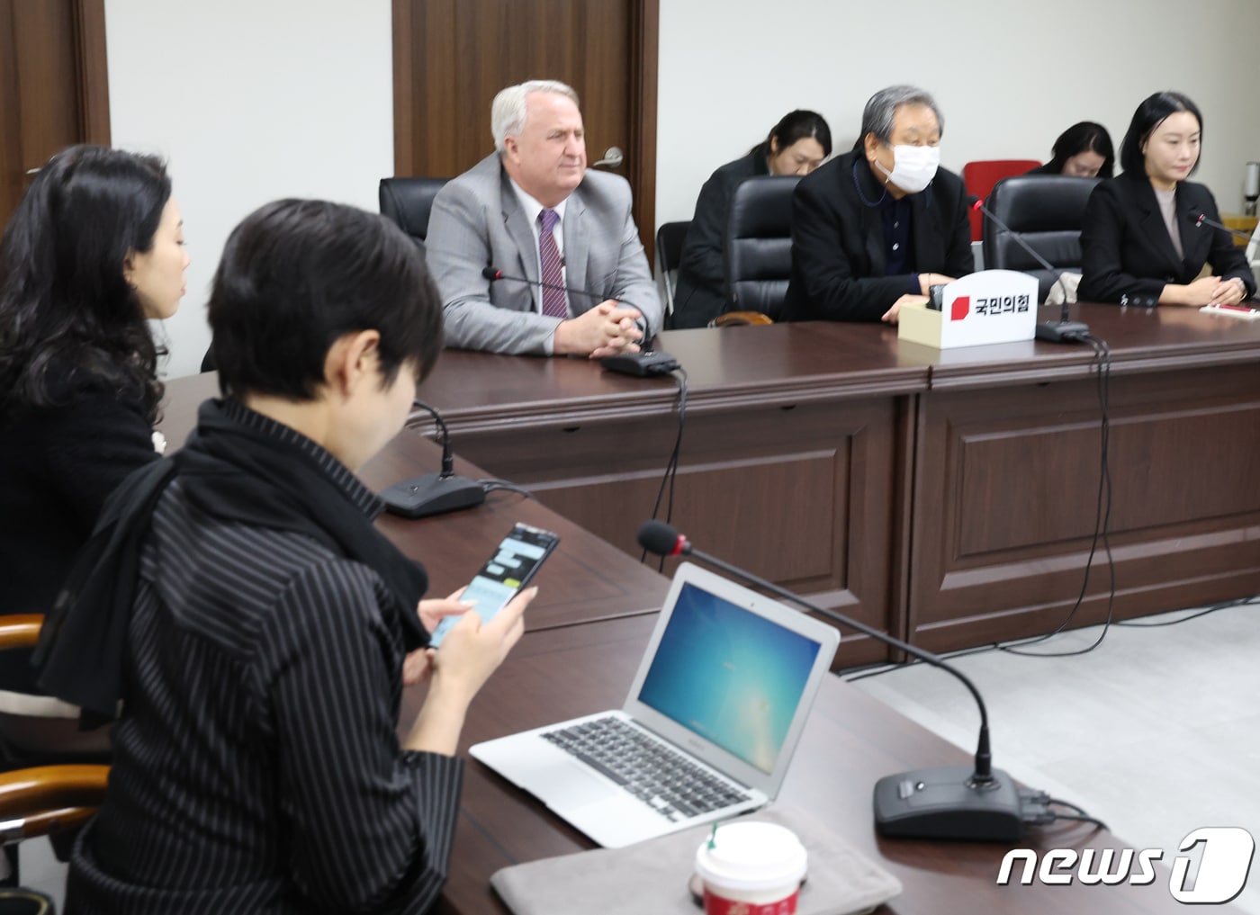 인요한 국민의힘 혁신위원장이 17일 서울 여의도 국민의힘 당사에서 열린 제8차 혁신위원회 전체회의에서 발언을 하고 있다. 2023.11.17/뉴스1 ⓒ News1 송원영 기자