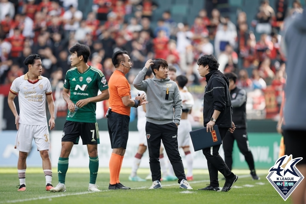 전북과 포항의 경기 모습(한국프로축구연맹 제공) 
