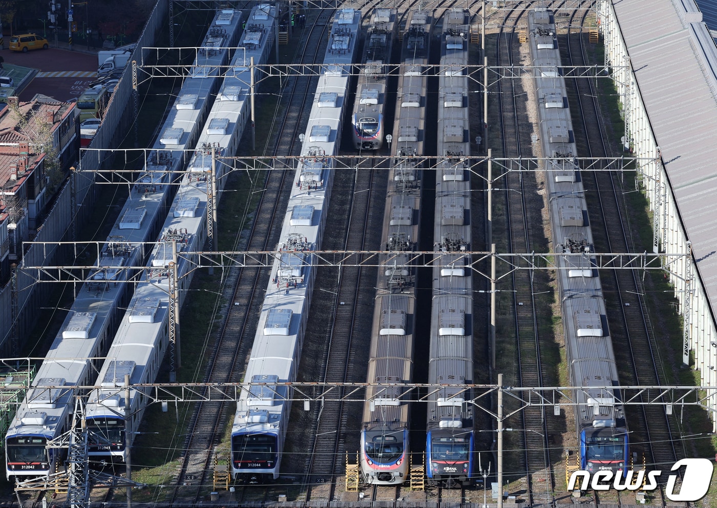 서울 구로구 구로차량기지에 전동차가 멈춰서 있다./뉴스1 ⓒ News1 박정호 기자