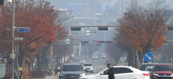 전북 전주시 효자로 일대가 뿌옇게 보이고 있다. 2023.11.23/뉴스1 ⓒ News1 유경석 기자