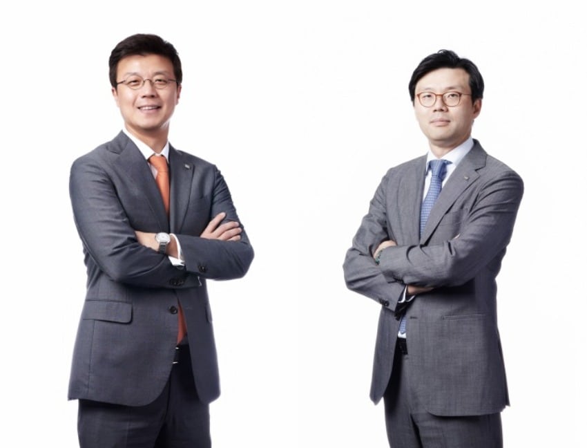최창훈(왼쪽)∙이준용 미래에셋자산운용 대표이사 부회장(미래에셋자산운용 제공)
