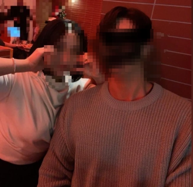 A씨의 전 여자친구B씨의 여동생 C씨와  남성 지인. 온라인 커뮤니티 갈무리