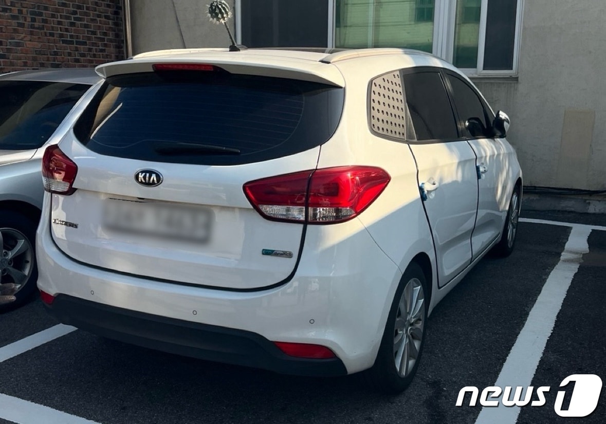 인천 미추홀구 A의원의 아들 차량이 미추홀구청에 주차돼 있는 모습(독자 제공).2023.11.29 ⓒ News1 박소영 기자