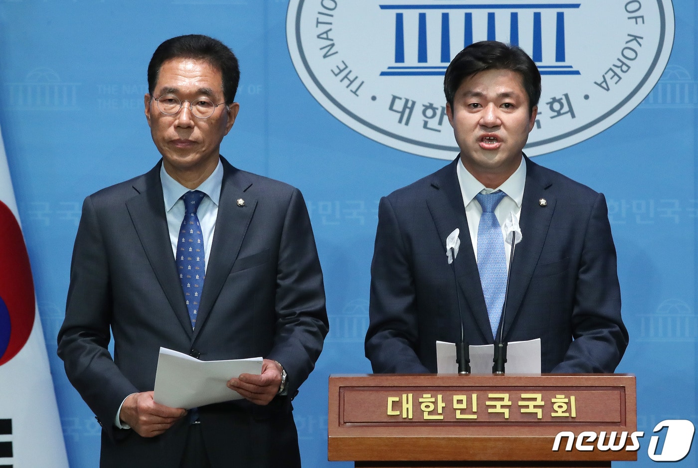 김포 지역 더불어민주당 소속 박상혁(오른쪽), 김주영 의원이 /뉴스1 ⓒ News1 임세영 기자