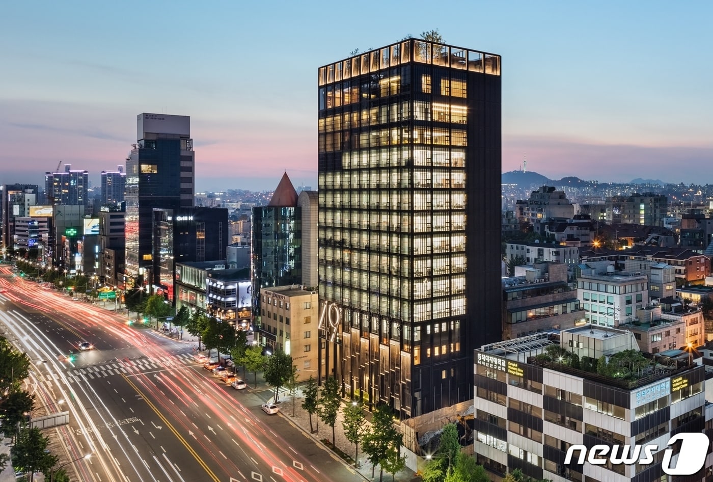 "코스메틱 비중 40% 넘었다"...신세계인터 사업 구도 재편되나 - 뉴스 썸네일 이미지