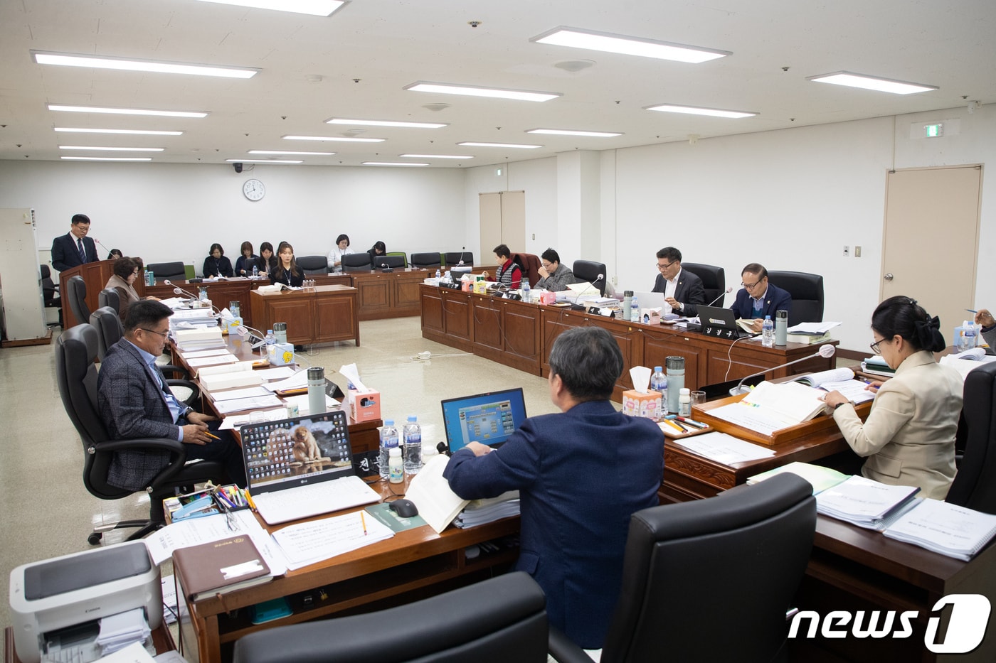 군산시의회 예산결산특별위원회가 내년도 예산안에 대한 심사를 벌이고 있다.(군산시의회 제공) 2023.12.12/뉴스1