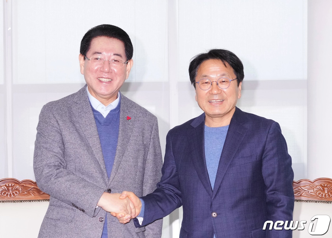 강기정 광주시장(오른쪽)과 김영록 전남도지사. (광주시 제공. 재판매 및 DB 금지)