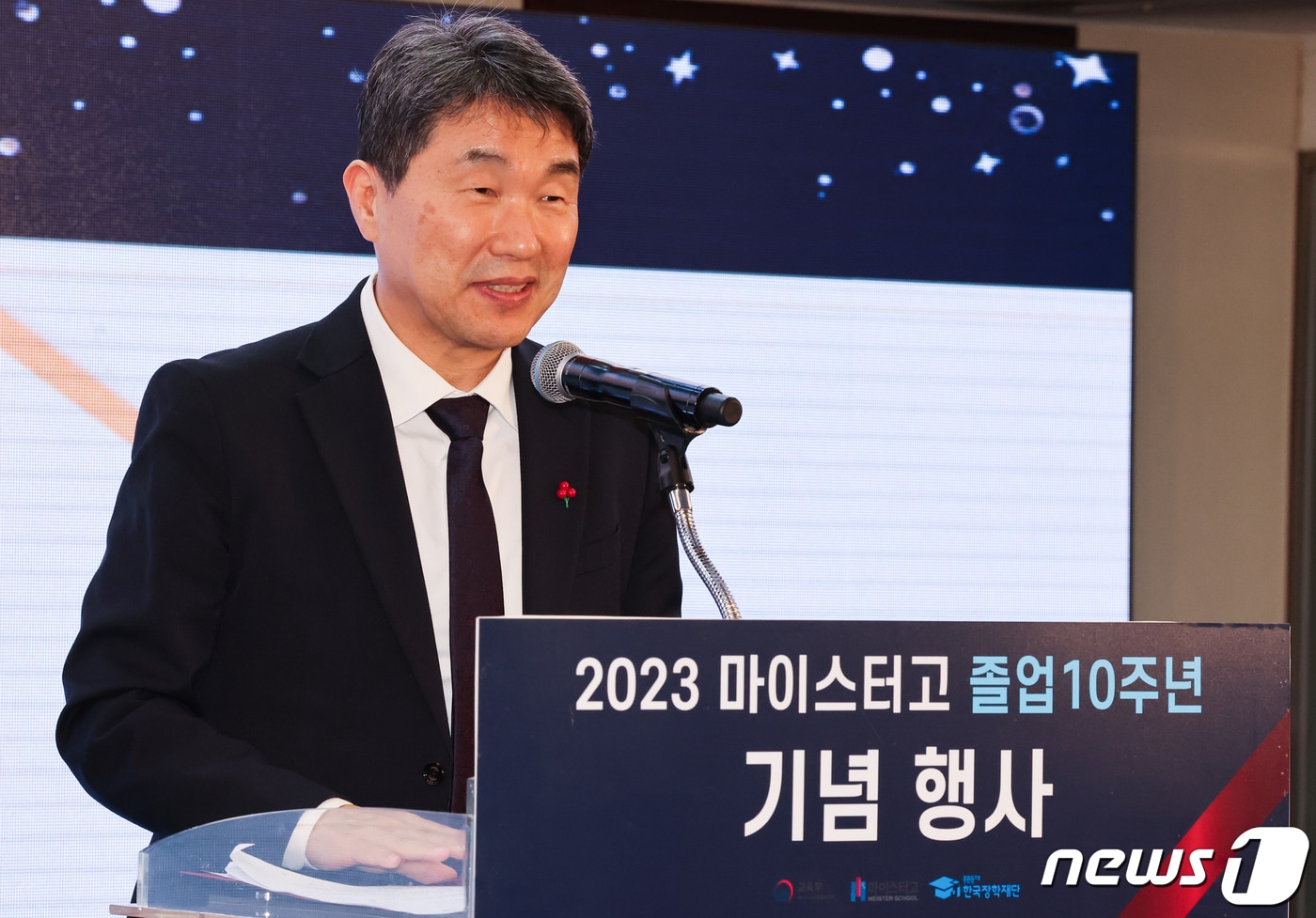 이주호 사회부총리 겸 교육부 장관이 2023년 12월 20일 서울 중구 코리아나 호텔에서 열린 '마이스터고 졸업 10주년 행사'에서 축사를 하고 있다. /뉴스1 ⓒ News1 허경 기자