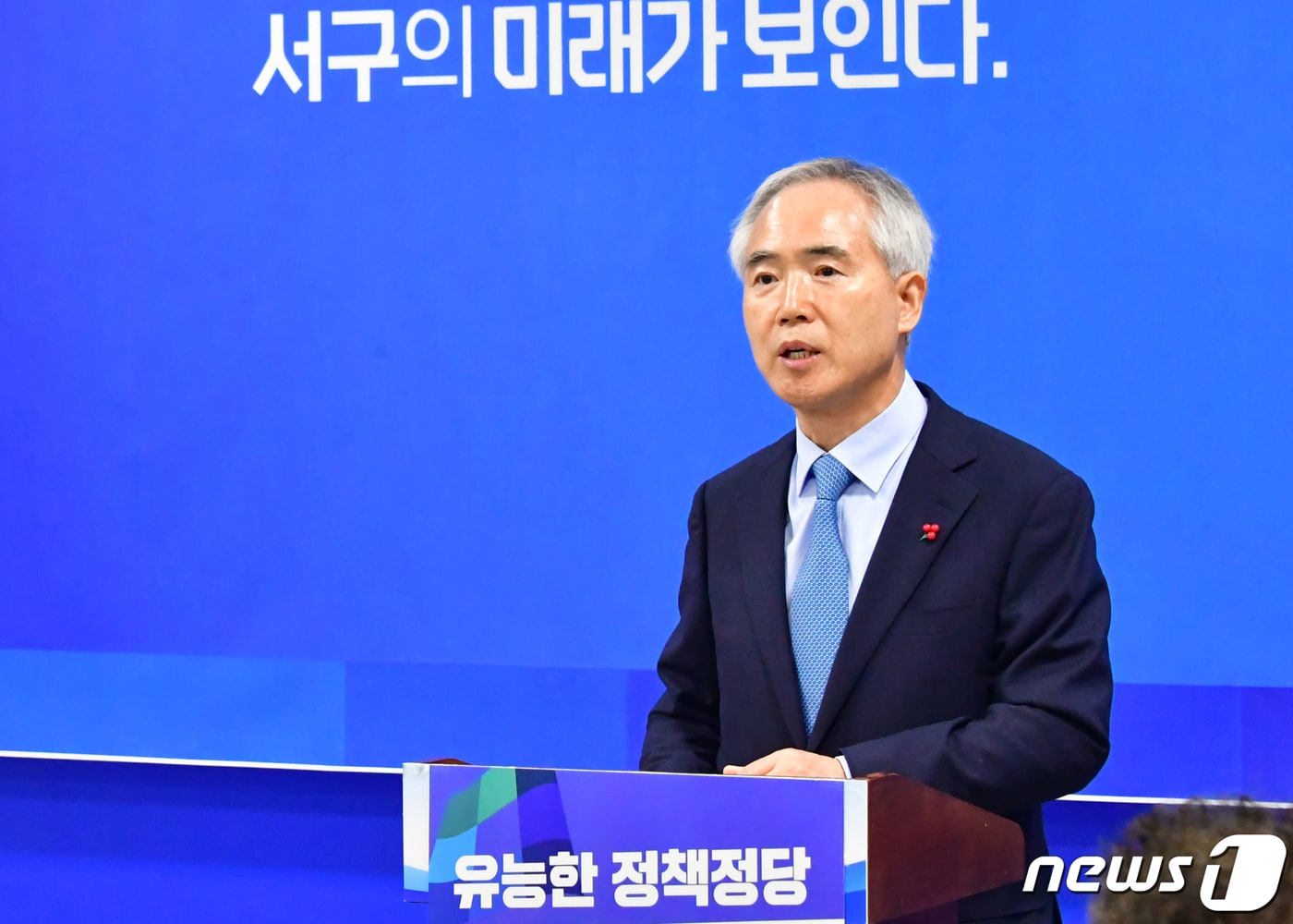 양부남 더불어민주당 법률위원장이 20일 광주시의회 브리핑룸에서 기자회견을 열고 내년 총선 광주 서구을 출마를 선언하고 있다.(양부남 위원장 제공)2023.12.20/뉴스1