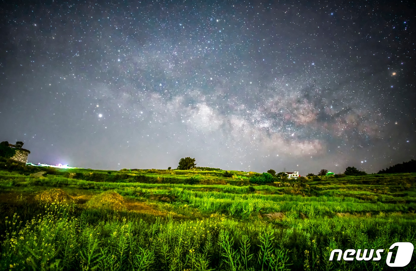완도군 사진공모 대상 청산도 밤하늘의 은하수 풍경을 담아낸 전석금(경기 안산시) 씨 '서편제 은하수' (완도군 제공) ⓒ 뉴스1 