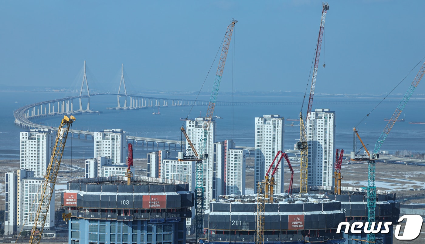 인천 연수구 송도신도시 신축아파트 공사 현장 2023.12.26/뉴스1 ⓒ News1 김도우 기자