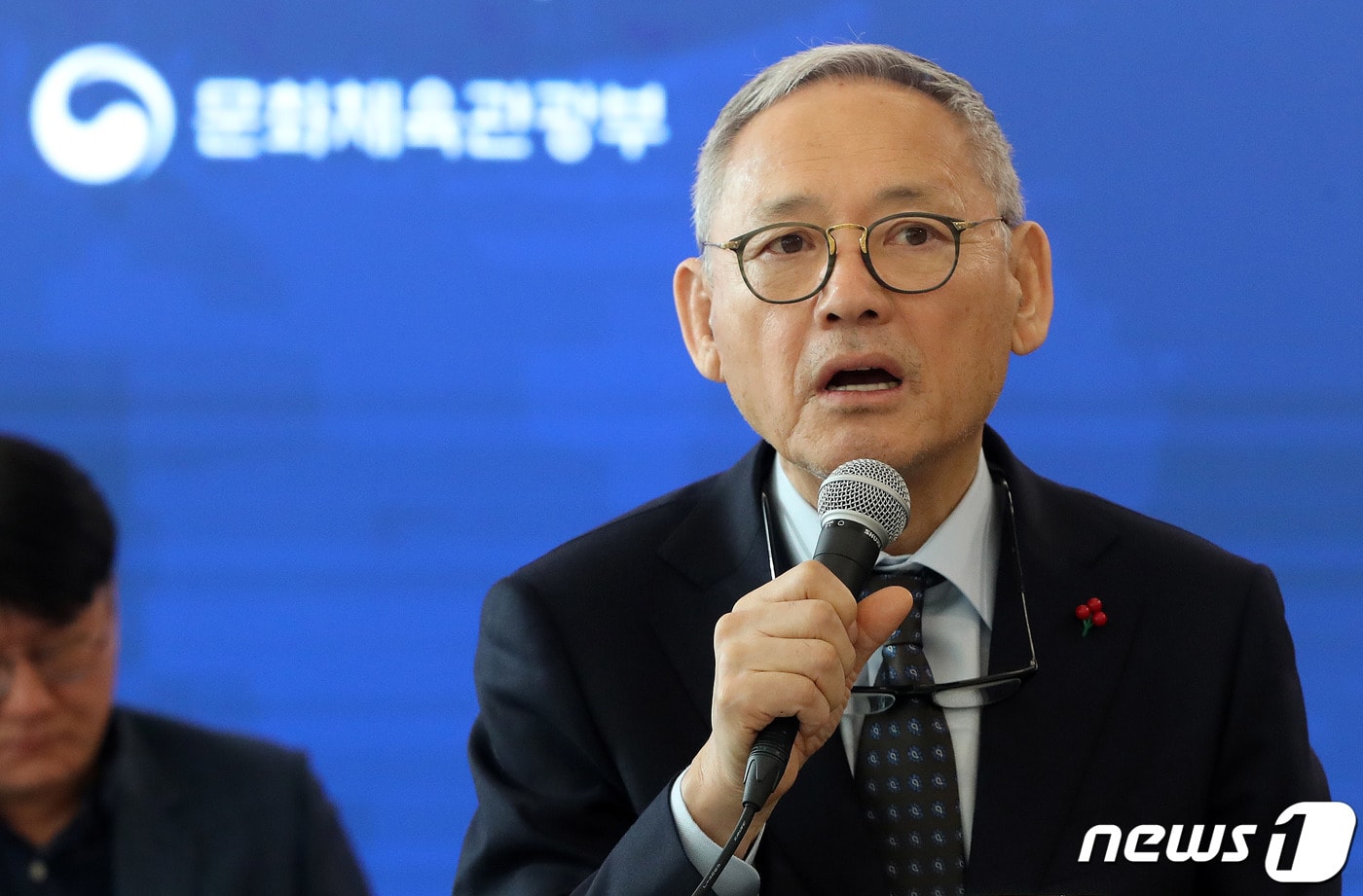유인촌 문화체육관광부 장관이 28일 서울 서대문구 모두예술극장에서 ‘문화예술 3대 혁신전략, 10대 핵심과제’를 발표하고 있다. 2023.12.28/뉴스1 ⓒ News1 박세연 기자