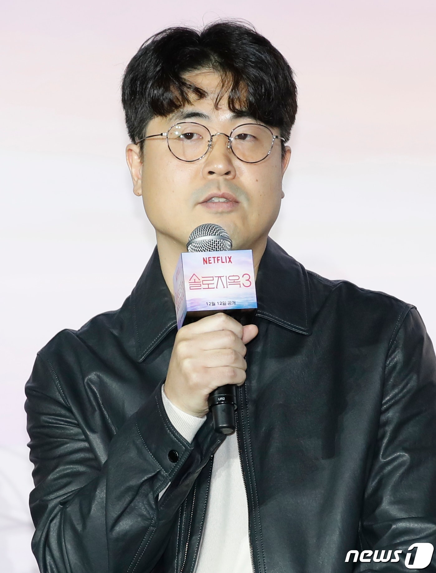 김재원 PD가 4일 서울 용산구 CGV용산아이파크몰에서 열린 넷플릭스 오리지널 예능 '솔로지옥' 시즌3 제작발표회에서 인사말을 하고 있다. '솔로지옥' 시즌3는 커플이 되어야만 나갈 수 있는 외딴 섬, 지옥도에서 펼쳐질 솔로들의 솔직하고 화끈한 데이팅 리얼리티 쇼다. 2023.12.4/뉴스1 ⓒ News1 권현진 기자