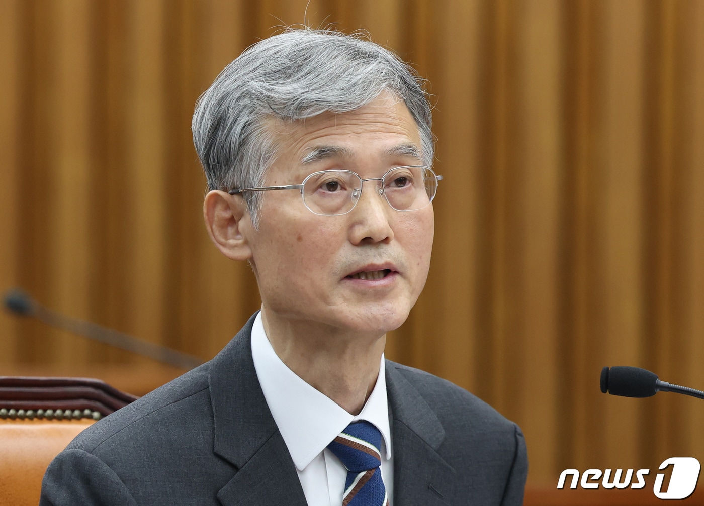 조희대 대법원장 후보자가 6일 서울 여의도 국회에서 열린 인사청문회에서 의원들의 질의에 답변하고 있다. 2023.12.6/뉴스1 ⓒ News1 송원영 기자