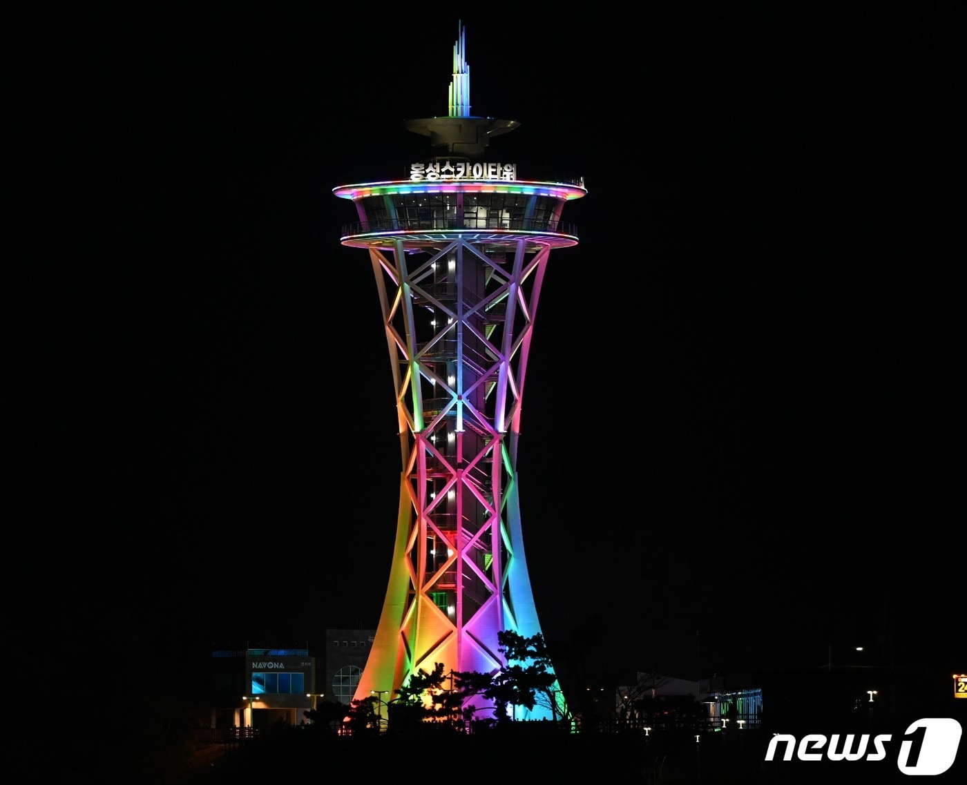 홍성 남당항 홍성스카이타워 조명 모습. /뉴스1