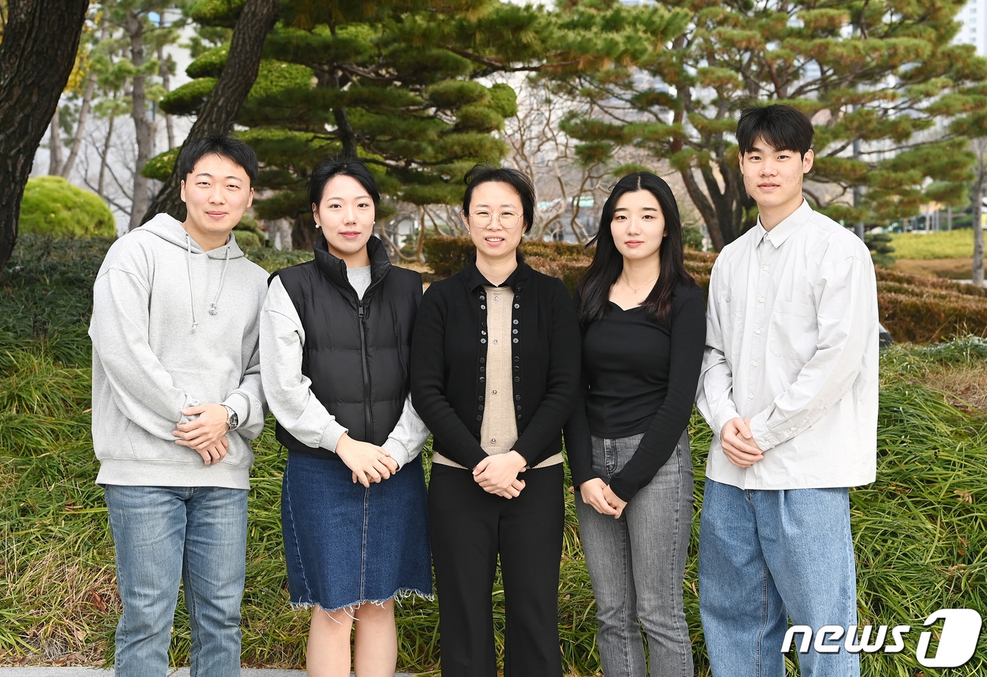'2023 X-Corps 페스티벌' 대상을 수상한 (왼쪽부터)김명환, 김송담, 장임남, 신지은, 방재혁 학생. (부경대 제공)