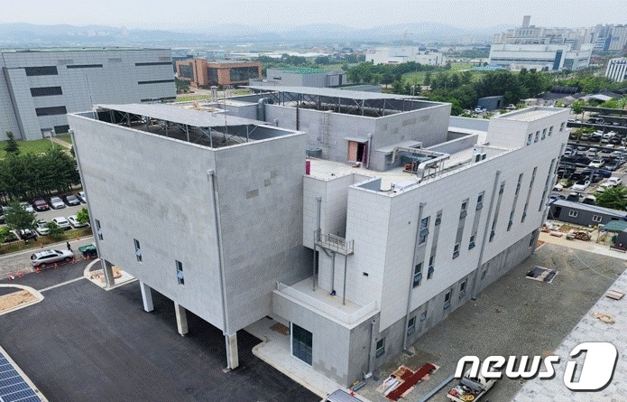 식품의약품안전처는 새로운 감염병을 대비해 백신 품질관리 인프라를 강화할 목적으로 지은 '특수시험검정동'을 준공했다.2023.12.6./ⓒ 뉴스1 (식품의약품안전처 제공)
