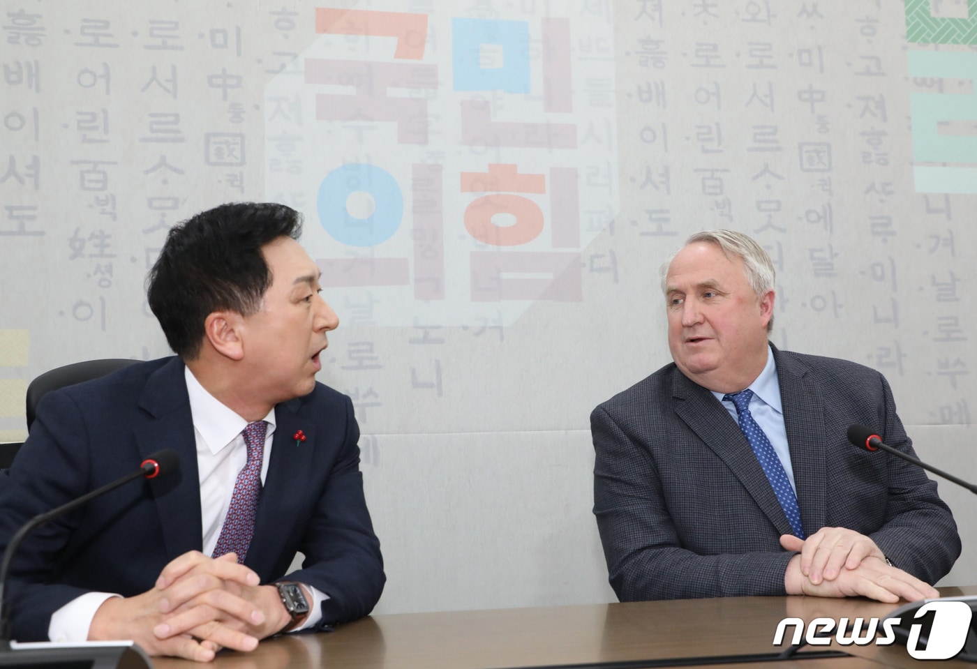 김기현 국민의힘 대표와 인요한 혁신위원장이 6일 서울 여의도 국회에서 회동을 하고 있다. (공동취재) 2023.12.6/뉴스1 ⓒ News1 송원영 기자