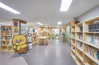 한화와 카카오가 함께 조성한 '포레나 도서관 102호점'. /한화 건설부문