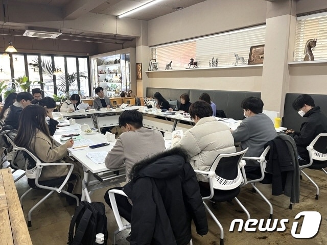 22일 한국전통문화전당 인근에서 ‘전주 축제 콘텐츠 아이디어 발굴 청년 간담회’가 개최됐다.&#40;전주시 제공&#41;/뉴스1