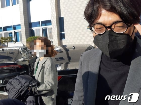 수원지법 형사항소5부(부장판사 심병직)는 정보통신망법 위반(명예훼손), 업무방해 혐의로 기소된 박광일씨(오른쪽)에 대해 원심 대로 징역 2년에 집행유예 3년을 선고했다.ⓒ News1 유재규 기자