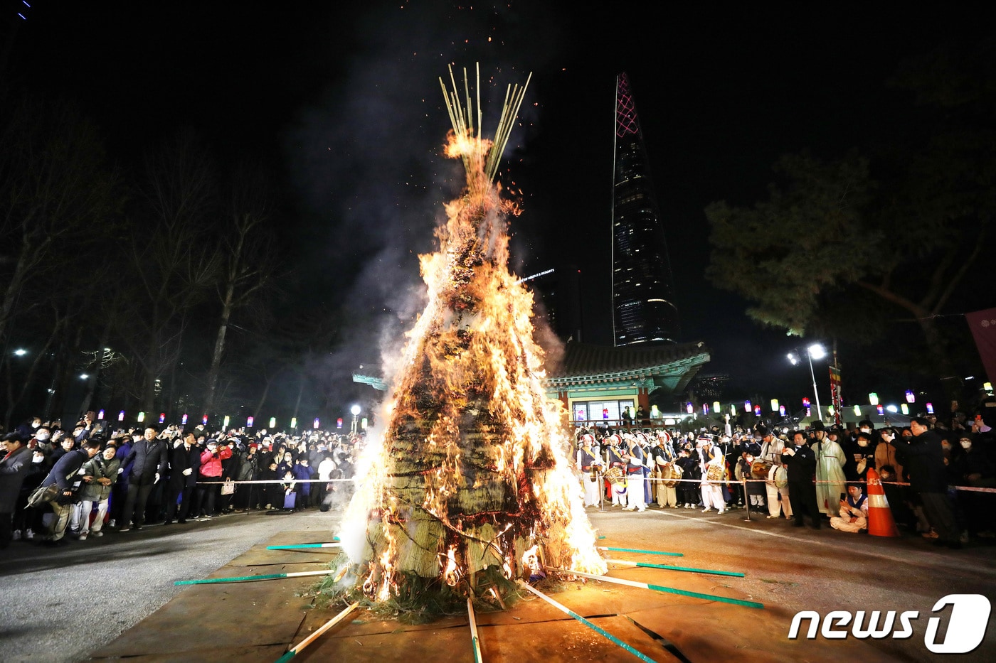 정월대보름 달집태우기 행사. /뉴스1 DB ⓒ News1 박지혜 기자