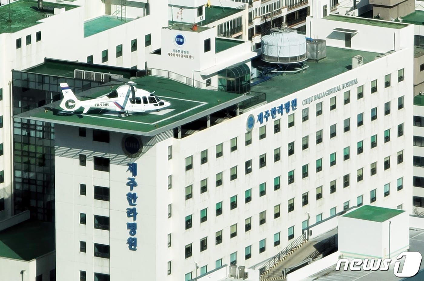 제주권역 거점응급의료센터인 제주한라병원에 배치된 제주 닥터헬기. ⓒ News1 