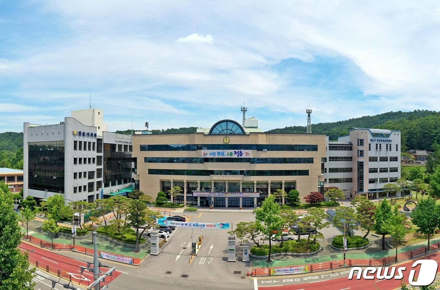  전북 정읍시는 시청 산하 22개소 공공청사가 행정안전부로부터 ‘지진 안전 시설물’로 인증 받았다. 정읍시청사 전경&#40;정읍시 제공&#41;2023.2.9/뉴스1